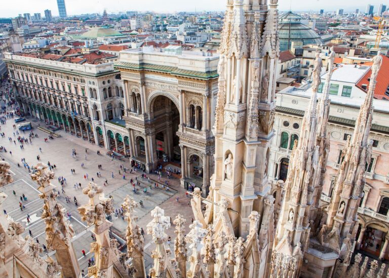 1021329-duomo-square-milan