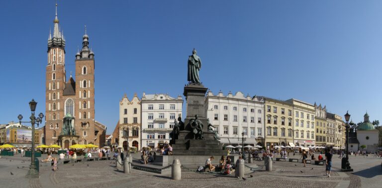 Krakow-Rynek-Glowny-panorama-2